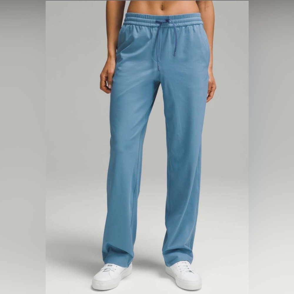 NWT Lululemon Athletica Straight Leg Mid- Rise Pants size Medium